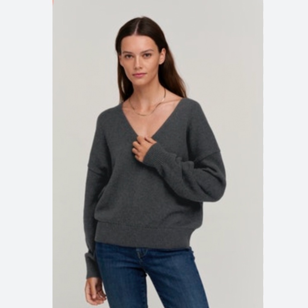 Velvet by Graham & Spencer V Neck Relaxed Sweater 95% COTTON 5% CASHMERE S